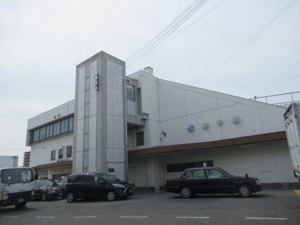 網干駅は、兵庫県姫路市網干区和久にあるJR西日本山陽本線の駅。