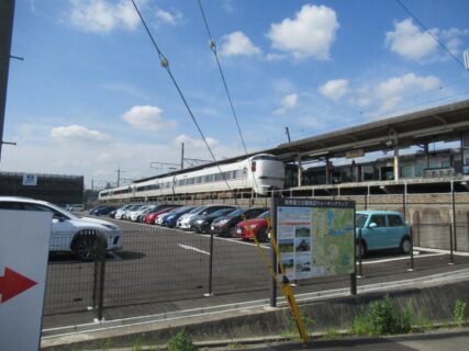 新三田駅は、兵庫県三田市福島にある、JR西日本福知山線の駅。