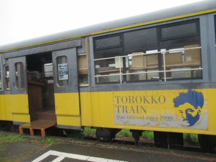 芦ノ牧温泉駅にトロッコ列車AT-301が保存されている。