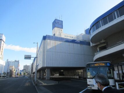 東武宇都宮駅は、栃木県宇都宮市宮園町にある東武鉄道の駅。