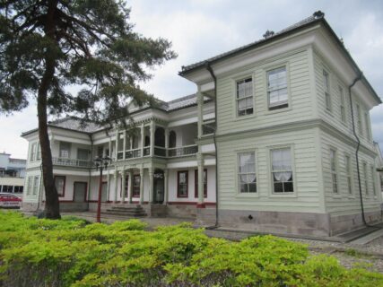桐生明治館は、群馬県桐生市相生町にある、明治初期の擬洋風建築。