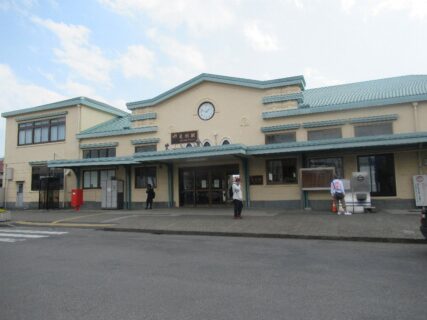 足利駅は、栃木県足利市伊勢町一丁目にある、JR東日本両毛線の駅。