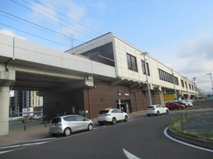富沢駅は、仙台市太白区富沢四丁目にある、仙台市地下鉄南北線の駅。