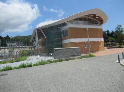 女川駅は、宮城県牡鹿郡女川町女川浜字大原にある、JR東日本石巻線の駅。