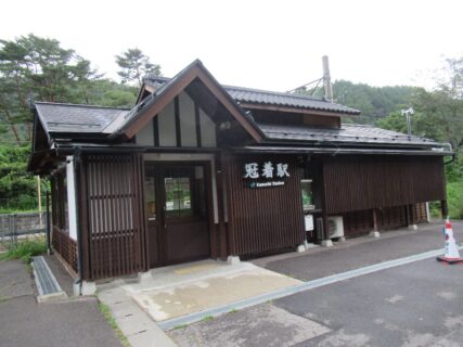 冠着駅は、長野県東筑摩郡筑北村坂井にある、JR東日本篠ノ井線の駅。