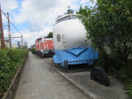 並河駅脇の鉄道歴史公園に新幹線0系とDD51形ディーゼル機関車がっ。