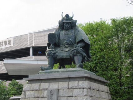 甲府駅と言えば、武田信玄公之像ですな。