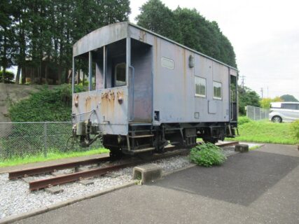 源じいの森キャンプ場に国鉄ヨ9000形貨車が保存されていました。