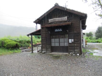 抜里駅は、静岡県島田市川根町抜里にある大井川鐵道の駅。