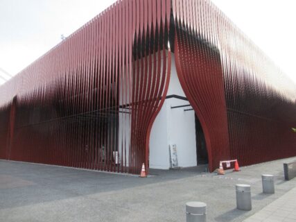 ねぶたの家ワ・ラッセは、青森県青森市にある文化観光交流施設。