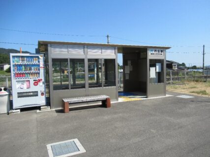 丹生駅は、香川県東かがわ市土居にある、JR四国高徳線の駅。
