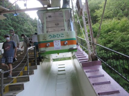 弥彦山ロープウェイは、新潟県西蒲原郡弥彦村の弥彦山にある索道。