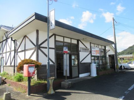 江迎鹿町駅は、長崎県佐世保市鹿町町深江にある、松浦鉄道西九州線の駅。
