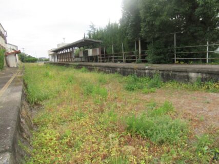 深江駅は、長崎県南島原市深江町馬場にあった島原鉄道の駅（廃駅）。