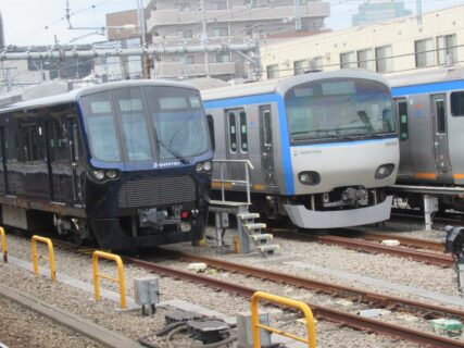 西横浜駅は、横浜市西区西平沼町にある、相模鉄道本線の駅。