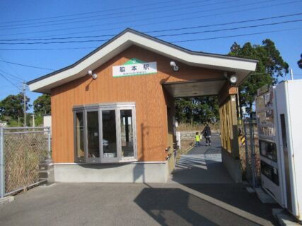 脇本駅は、秋田県男鹿市脇本脇本字曲田にある、JR東日本男鹿線の駅。