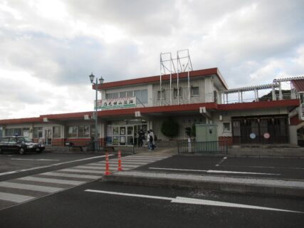 大田市駅は、島根県大田市大田町大田にある、JR西日本山陰本線の駅。