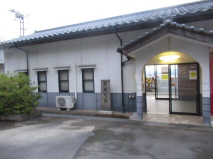 秋鹿町駅は、島根県松江市秋鹿町に位置する、一畑電車北松江線の駅。