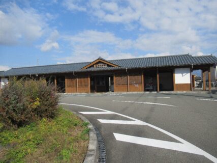 越前大野駅は、福井県大野市弥生町にある、JR西日本越美北線の駅。