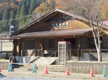 九頭竜湖駅は、福井県大野市朝日にある、JR西日本越美北線の駅。