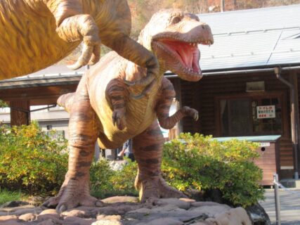 道の駅九頭竜の恐竜親子でございます。
