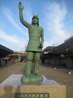 敦賀駅前の都奴賀阿羅斯等像でございます。