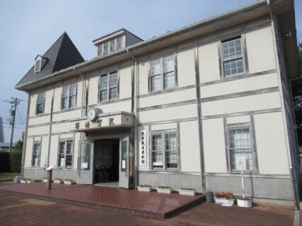 敦賀鉄道資料館として使用されている旧敦賀港駅舎。