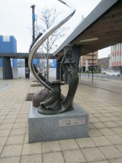 敦賀駅前にも、メーテルと鉄郎の像がございました。