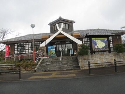 油日駅は、滋賀県甲賀市甲賀町上野にある、JR西日本草津線の駅。