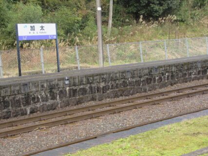 加太駅は、三重県亀山市加太市場にある、JR西日本関西本線の駅。