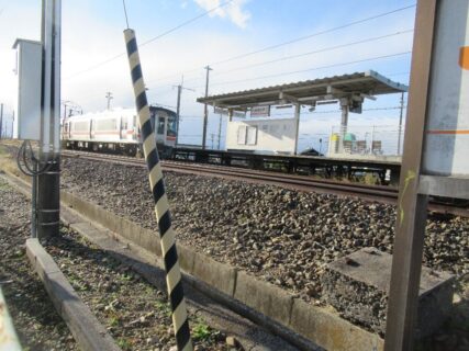 長島駅は、三重県桑名市長島町西外面にある、JR東海関西本線の駅。