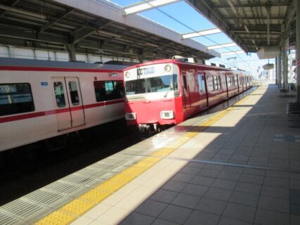 常滑駅は、愛知県常滑市鯉江本町にある、名古屋鉄道の駅。