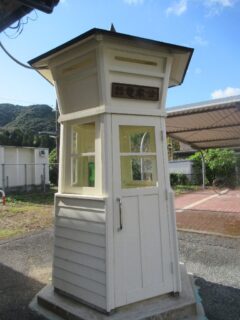網田駅にあった公衆電話ボックスに感激。