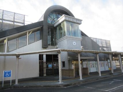 土気駅は、千葉県千葉市緑区土気町にある、JR東日本外房線の駅。