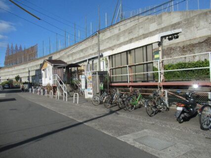 古国府駅は、大分県大分市古国府三丁目にある、JR九州久大本線の駅。