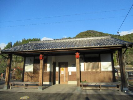 直川駅は、大分県佐伯市直川大字上直見にある、JR九州日豊本線の駅。