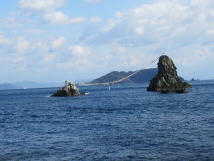 ヒシャゴ浦の姉妹岩。