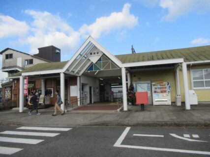鶴崎駅は、大分県大分市鶴崎にある、JR九州日豊本線の駅。