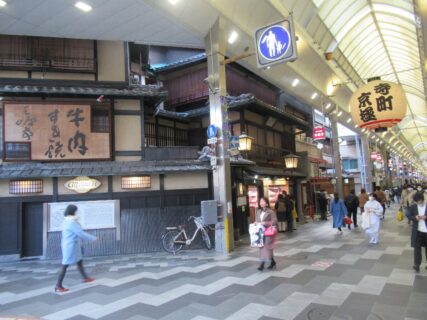寺町京極商店街あたりを彷徨うのが好きなんですよね。