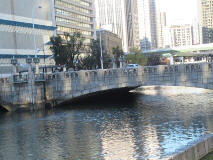 土佐堀川に架る淀屋橋は、重要文化財に指定されている。