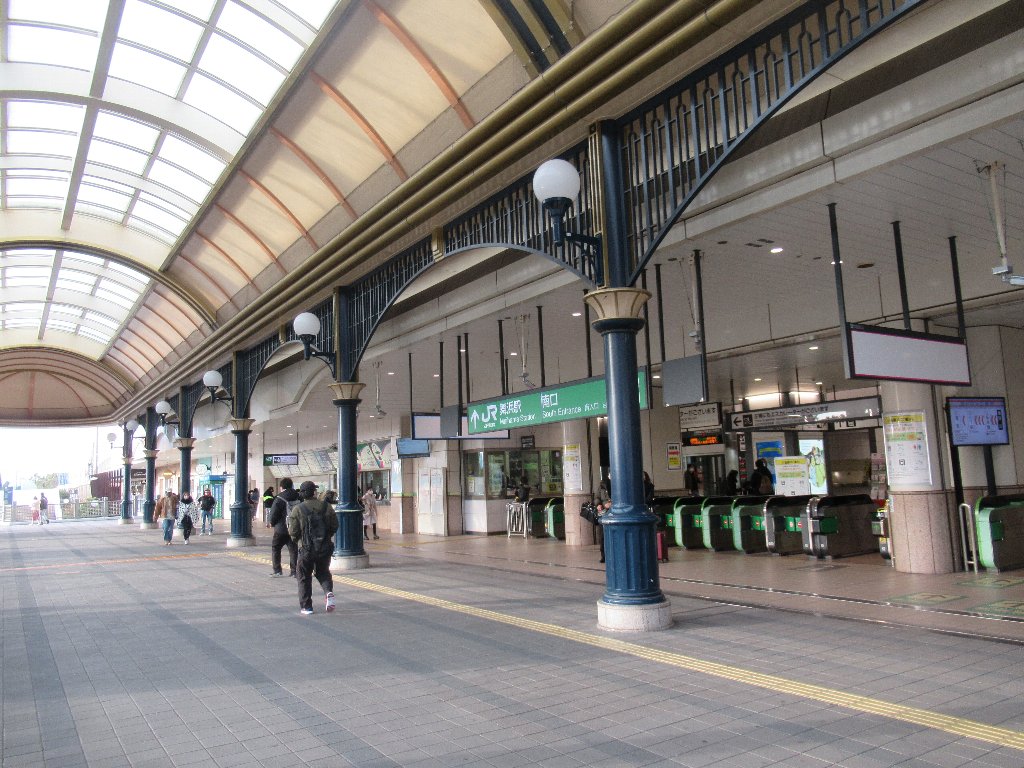 舞浜駅は、千葉県浦安市舞浜にある、JR東日本の駅。