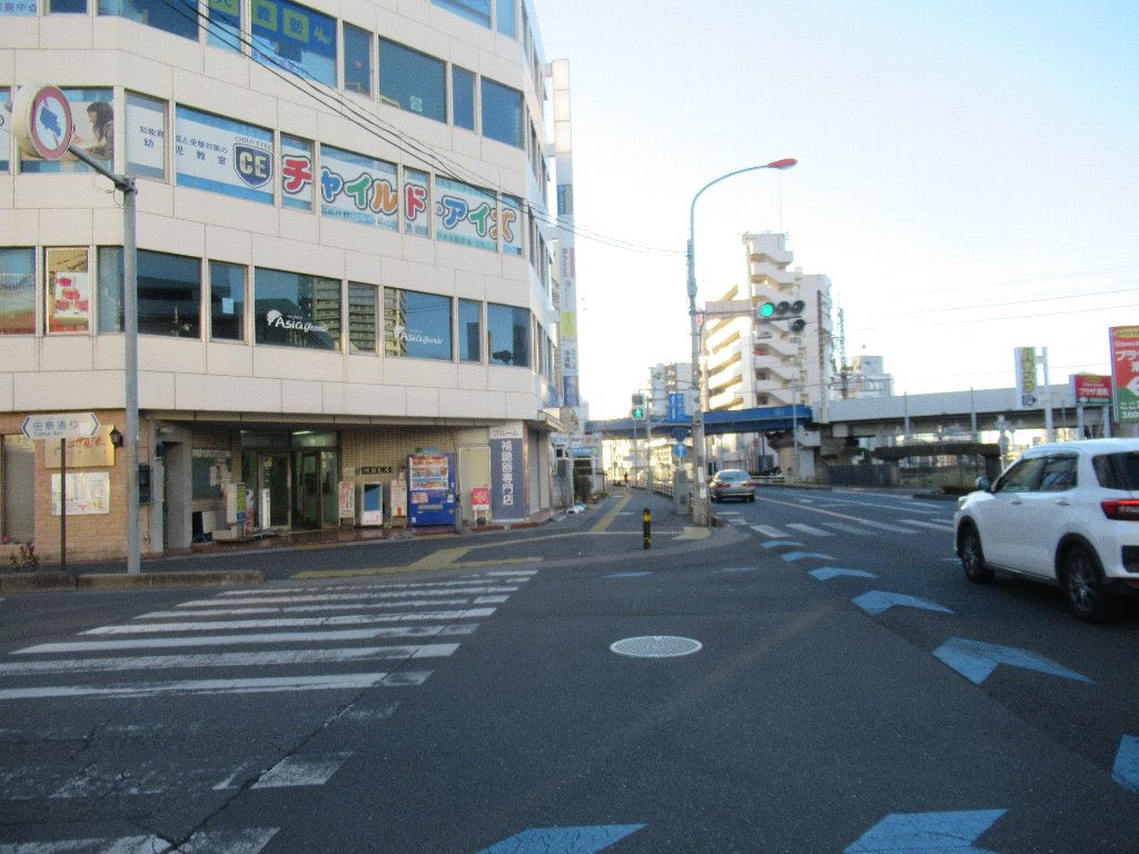 武蔵浦和駅付近の田島通りと中山道の交差点、別所坂下周辺。