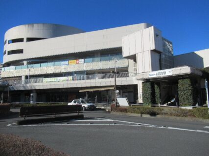 入間市駅は、埼玉県入間市河原町にある、西武鉄道の駅。