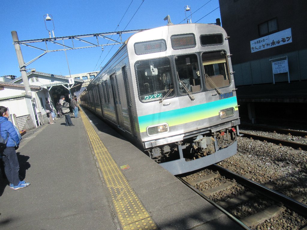 御花畑駅は、埼玉県秩父市東町にある、秩父鉄道の駅。