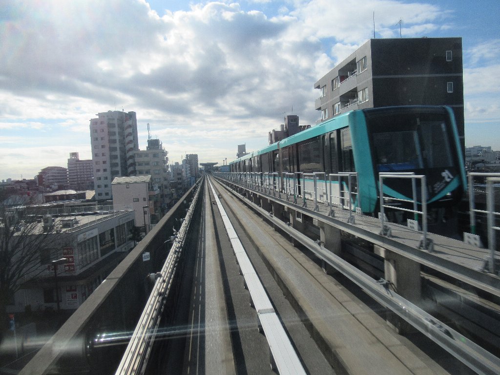 舎人駅は、東京都足立区舎人一丁目にある、日暮里・舎人ライナーの駅。
