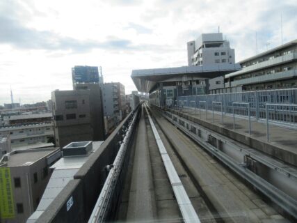 扇大橋駅は、東京都足立区扇二丁目にある、日暮里・舎人ライナーの駅。