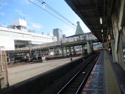 日暮里駅は、荒川区西日暮里にある、JR東日本・京成・東京都交通局の駅。