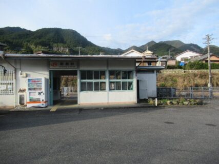 新鹿駅は、三重県熊野市新鹿町にある、JR東海紀勢本線の駅。