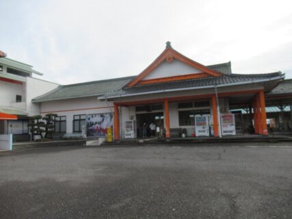 那智駅は、和歌山県東牟婁郡那智勝浦町にある、JR西日本紀勢本線の駅。