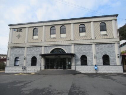 太地駅は、和歌山県東牟婁郡太地町大字森浦にある、JR西日本の駅。